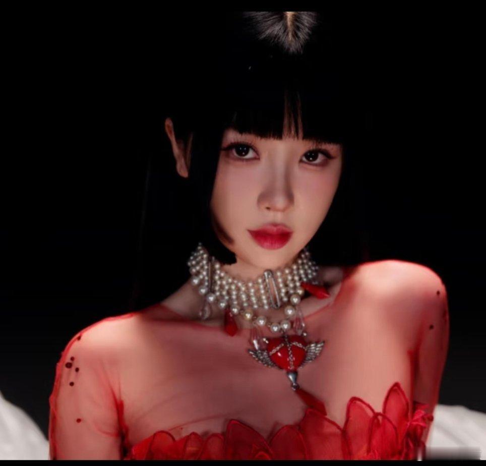 虞书欣这个造型有点惊艳了