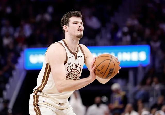 据ESPN记者沙姆斯·查拉尼亚报道，金州勇士队已决定不匹配昆滕·波斯特的邀请合同