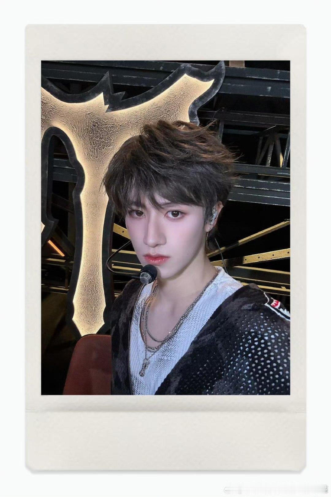 TOP披哥最后一次上班打卡 ​​​五小登最后一次上班打卡啦！总决赛舞台加油！ ​