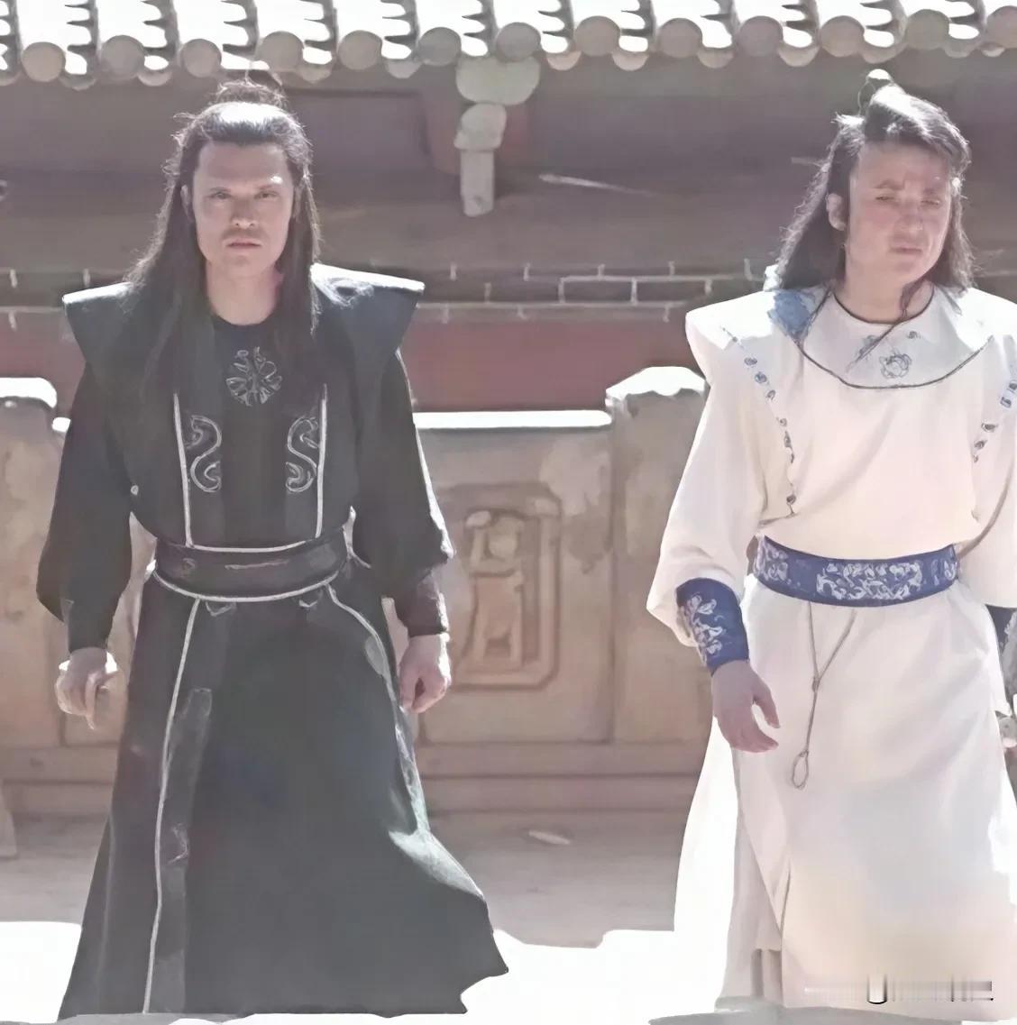 徐良、白云瑞双战夏遂良，惊心动魄，危急时刻，众前辈纷纷加入战团。夏遂良实力非同寻