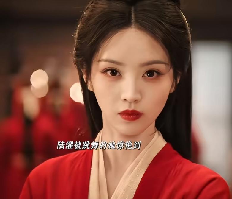 《嫁金钗》魏娆成功逃脱君黛的暗害，在寿宴上傩舞露脸坐实自己才是世子妃的身份。魏娆