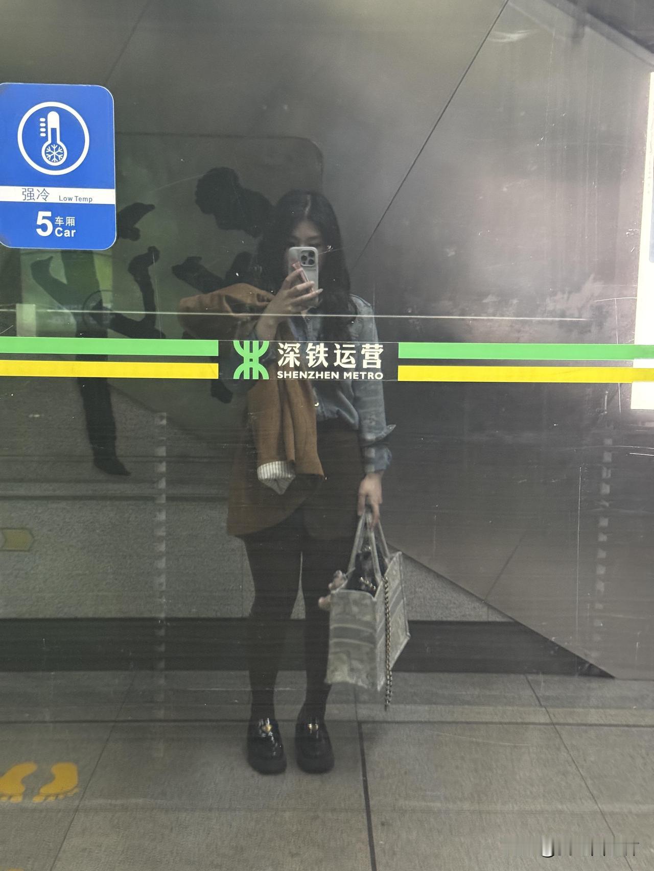 00年外地来深圳找工作第一天边走边哭
今天一共面试了三家公司
本人基本状况：
0