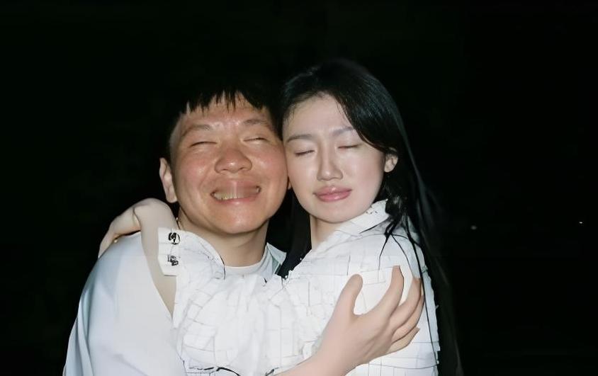 单依纯与常石磊深度绑定，音乐上互相成全，可争议也如影随形，这对黄金搭档到底还分得