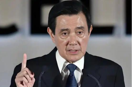 马英九现在估计肠子都悔青了！他后悔的不是多次访问大陆受到高规格接待，也不是公开主