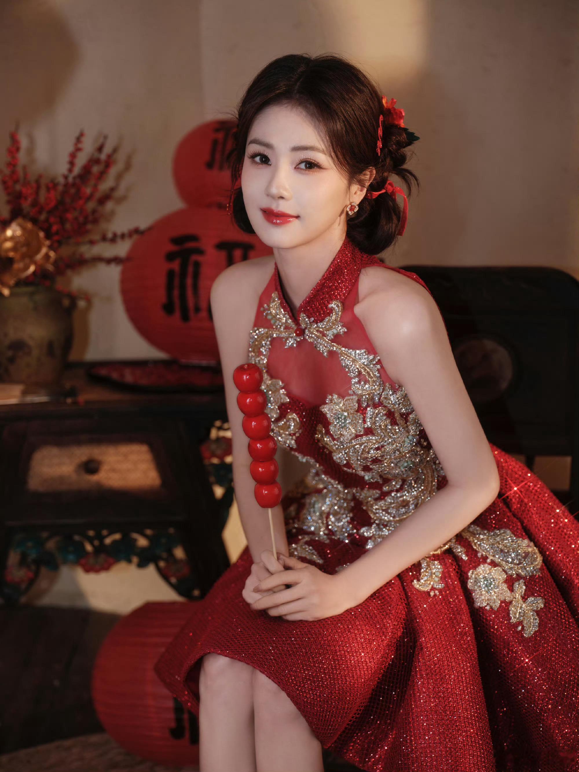 白鹿剪短了头发 今天是喜庆的白梦妍女士，短发更俏皮了 