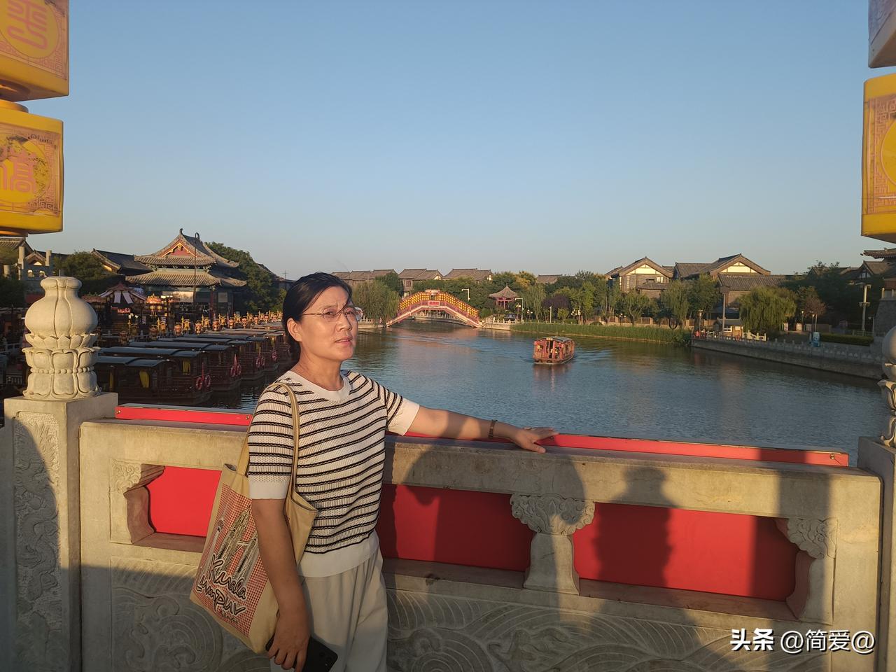 每个阶段，都有不同的风景
请你驻足，停下来，
看，前面的风景。
每一处，都不一样