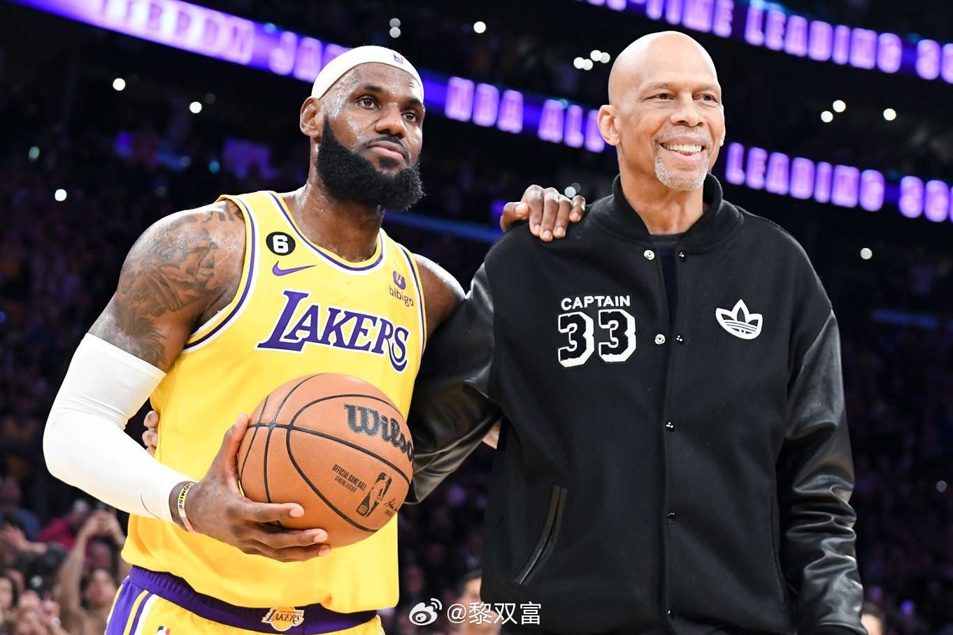 如果詹姆斯今天对骑士赢球，他将超越贾巴尔的1228胜（常规赛+季后赛），成为NB