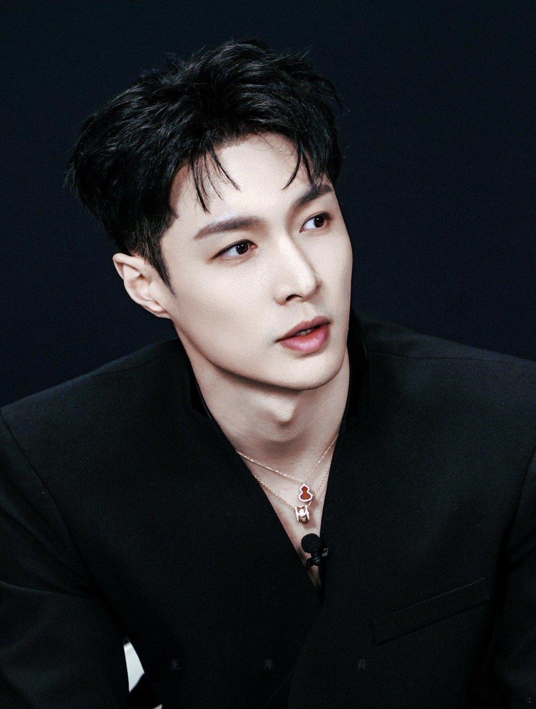 张艺兴七项提名张艺兴！我们一起继续走花路吧 