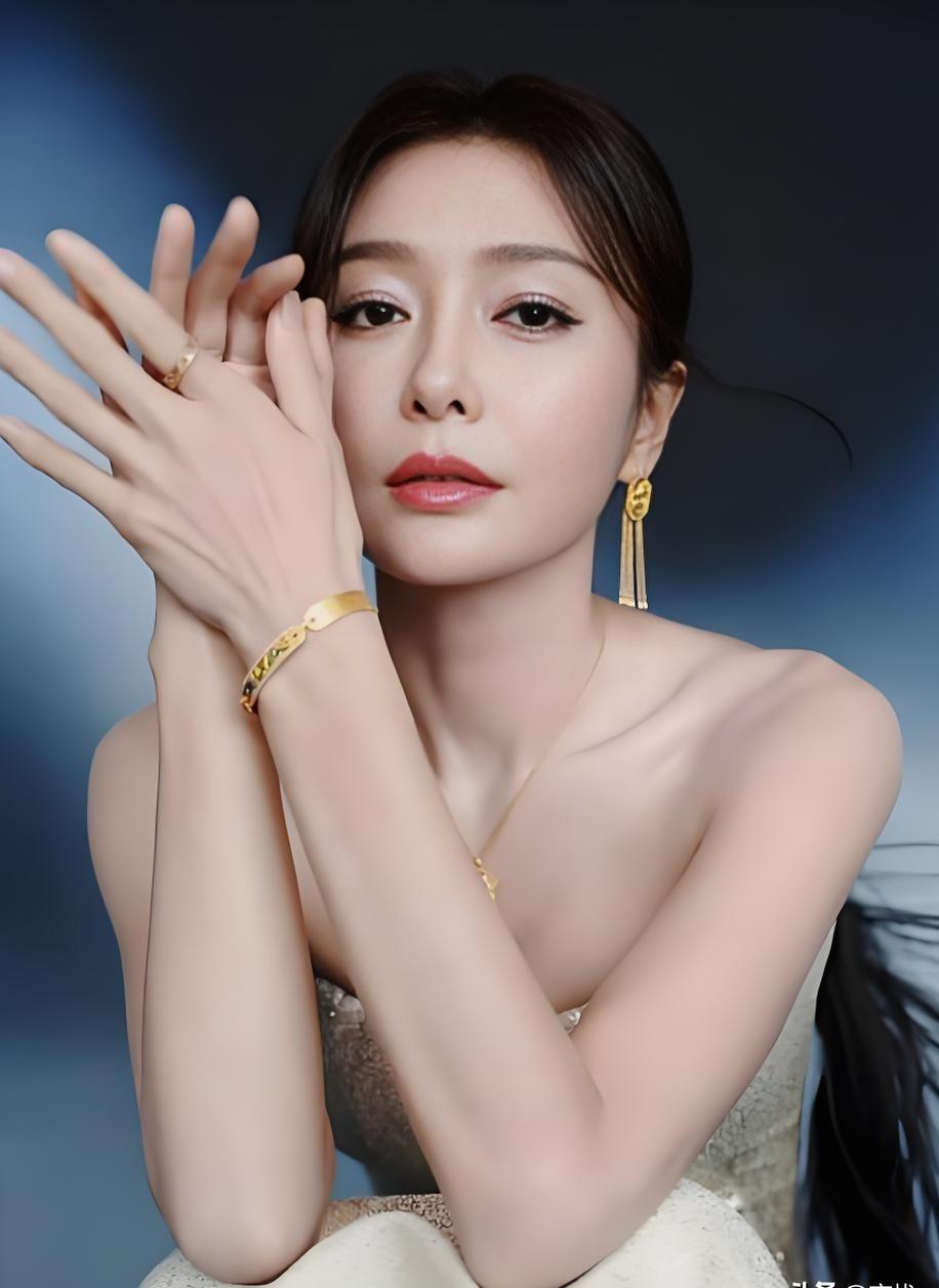 别的艺人算时间，她算人心。
收工凌晨三点，设备突然故障，拍好的采访素材全没了。