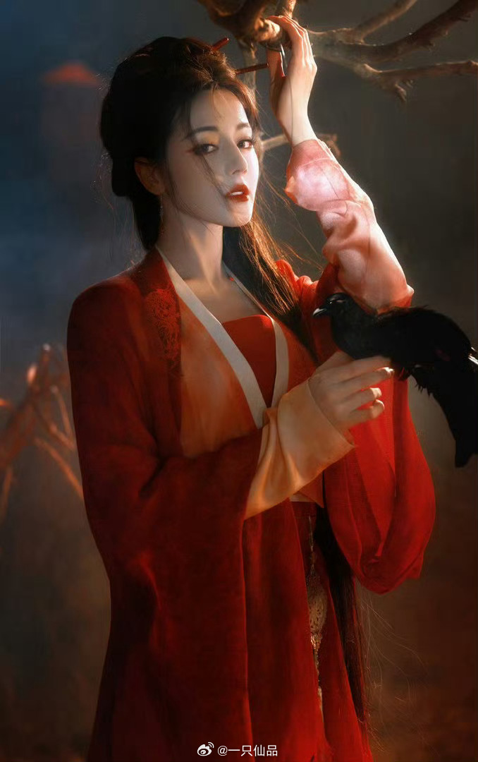 迪丽热巴 女鬼一实至名归迪丽热巴贺思慕迪丽热巴红衣女鬼塑