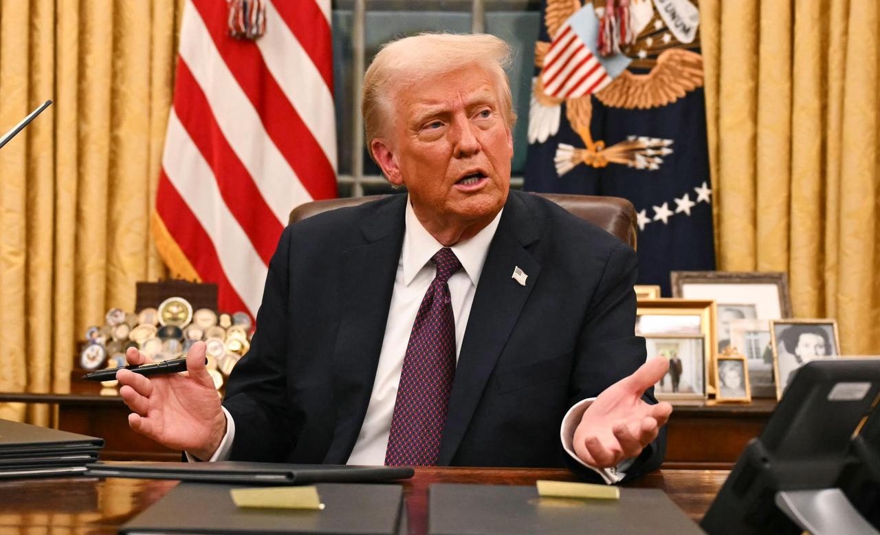 中国欲言又止！
特朗普又要加新税。
对华全面禁售开始！

美国对中国芯片。
加征