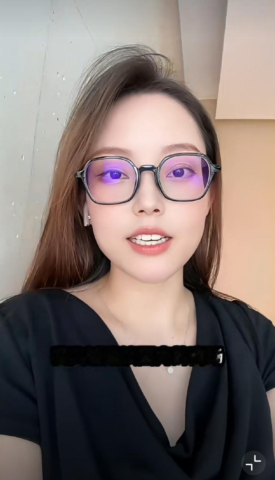 这个女士建议中国向马来西亚学习：马来西亚所有地方厕所旁边都会装一个喷头，如果是马