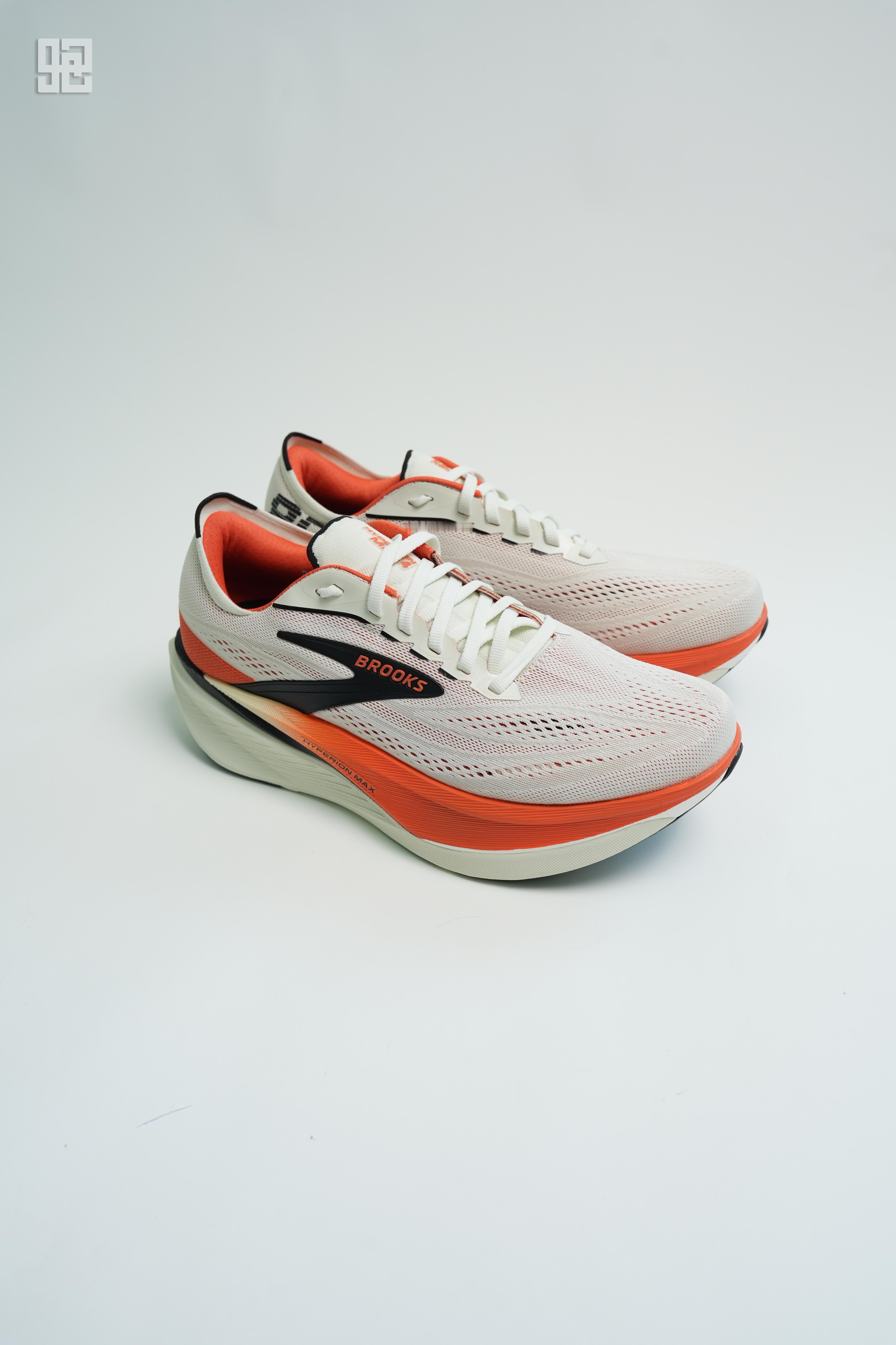 布鲁克斯烈风系列最新一代 Brooks Hyperion Max 烈风 4 ，适