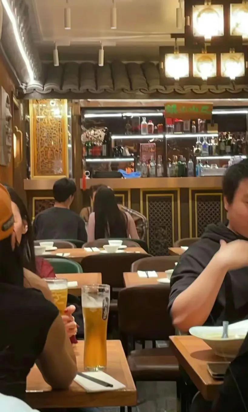 难怪TheShy会被Zeus打得那么惨，原来是谈恋爱有女朋友了啊[吃瓜群众][吃