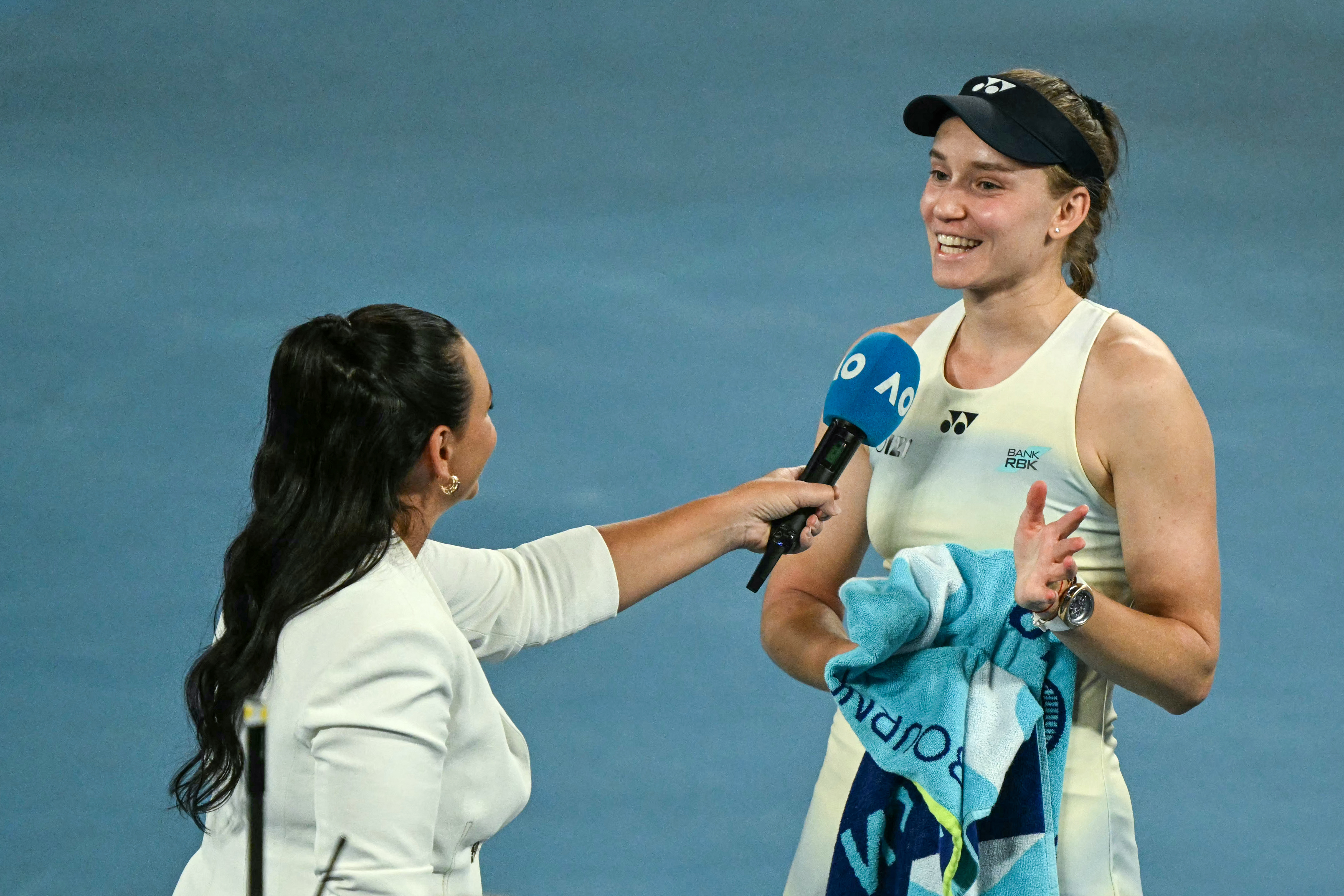 莱巴金娜萨巴伦卡会师决赛💪2026澳网女单半决赛，5号种子莱巴金娜以6-3/7