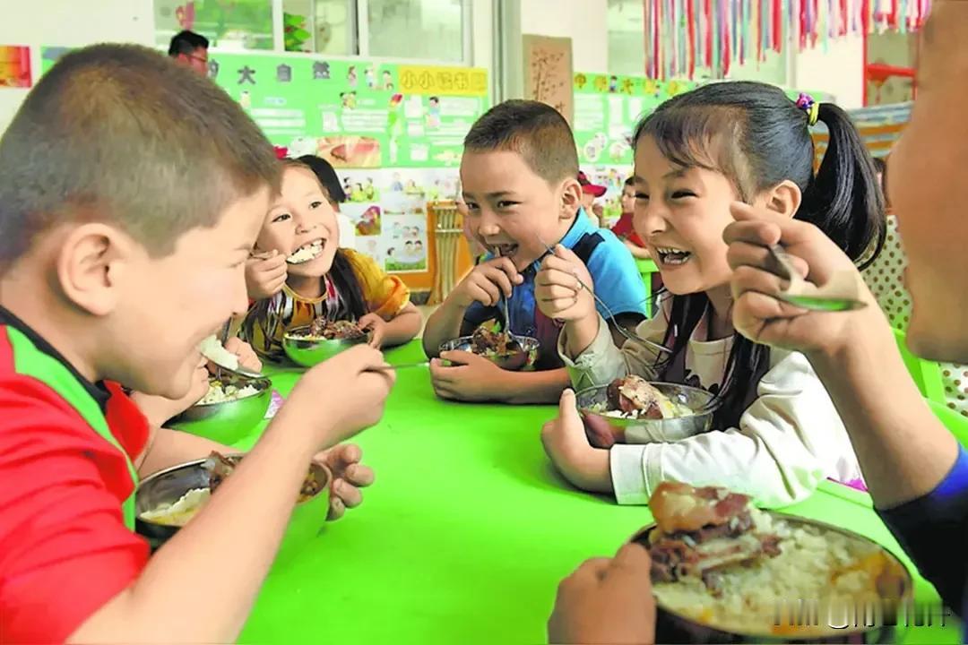 孩子的负面行为可能来自营养不良

低营养饮食，尤其是食用含人工色素和香精的食物、