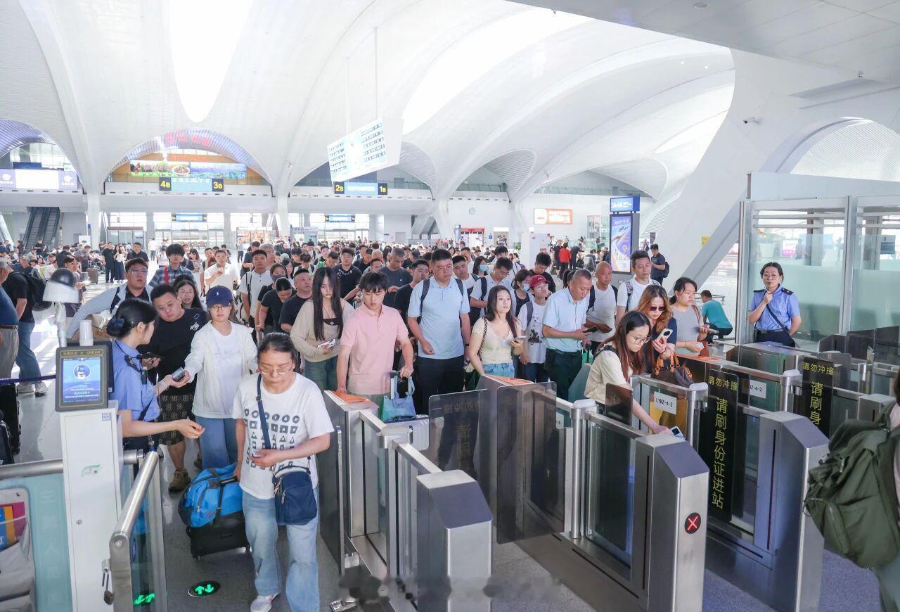 暑运铁路【济南铁路暑运正式启动】2026年铁路暑期运输期限为7月1日至8月31日