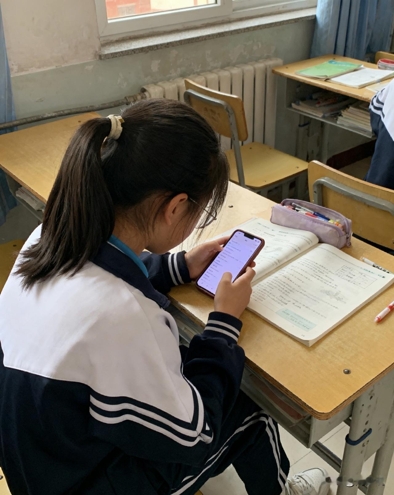 “真是瞎操心！”一位网友发文吐槽，26岁侄女大学毕业三年，考研考公接连失利后，她