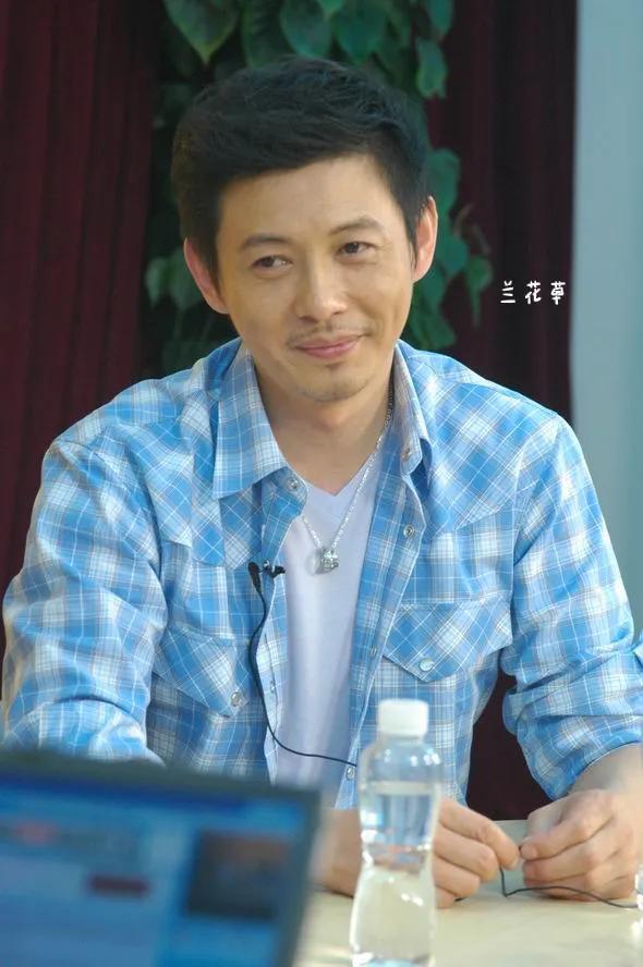突然觉得程前的两句话很经典：
“生活已经很苦了，能怪别人，就尽量别怪自己。”
“