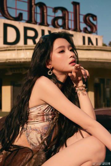 孙怡唐艺昕演我和闺蜜相爱相杀一堆人冥思苦想找不到线索，只有闺蜜懂你的奇奇怪怪，太