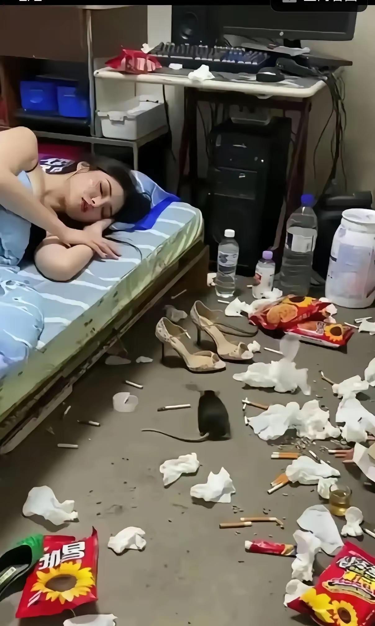 出门在外打扮的花枝招展，家里的卫生就脏乱差成这个样子，哪个男人要是娶了她…