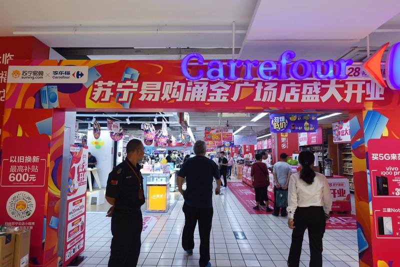 52亿入局，200万离场，苏宁甩卖家乐福这事儿太让人唏嘘。2019年苏宁高光时，