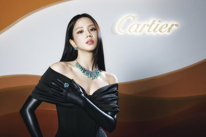 金智秀出席卡地亚晚宴该如何表达对这张图片的喜爱，无论是妆造还是拍摄的角度、姿势、