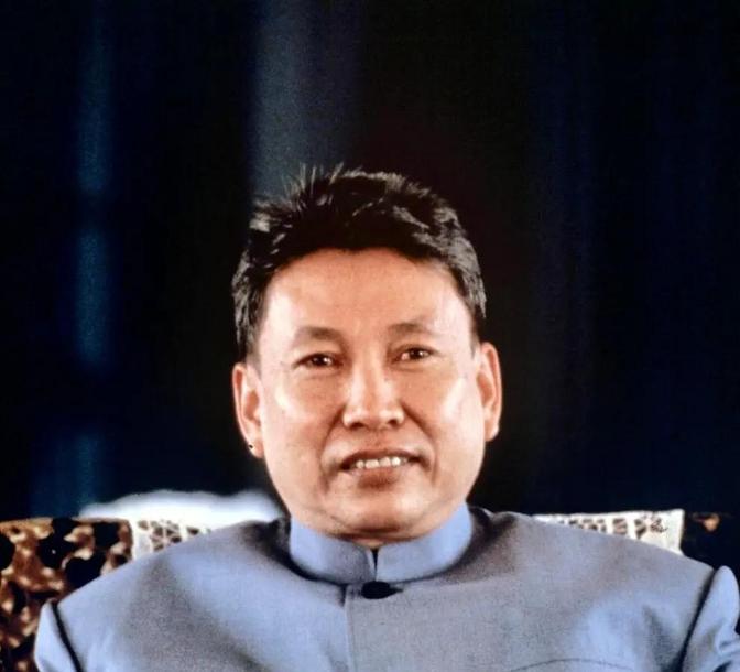 1975年，病重的周恩来总理在医院三次会见波尔布特，苦口婆心地劝告他们不能搞农业