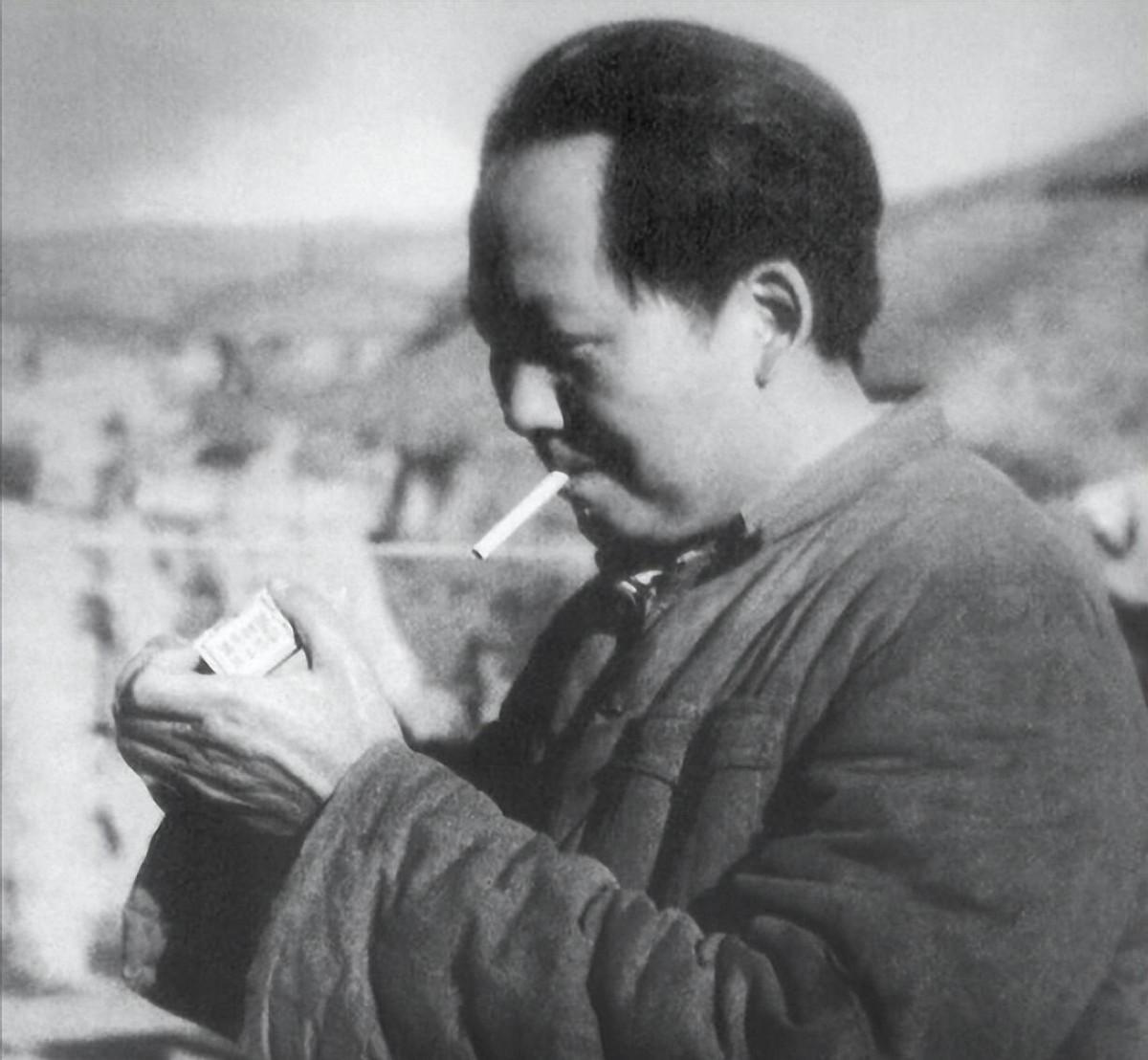 1966年，伟人与昔日警卫员意外重逢，他开玩笑道：“你当局长了，怎么不来我家串门