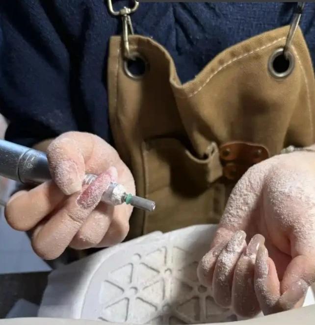 或许企业家从此出现

忘了在哪里看到的，说是鼎鼎大名的马斯克，在大学期间，就将学