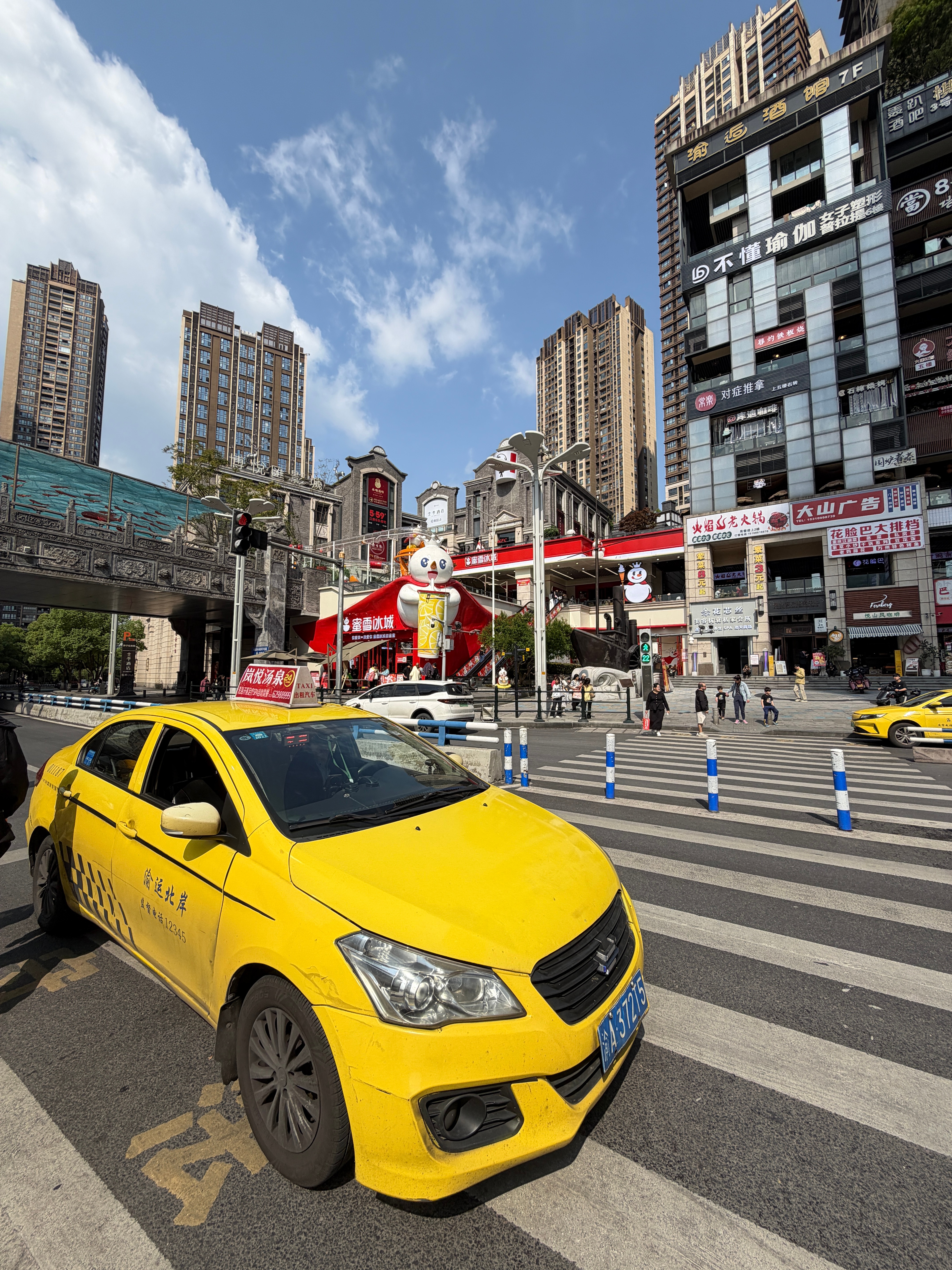 据说对面是整个重庆最大的一家蜜雪冰城 重庆·弹子石