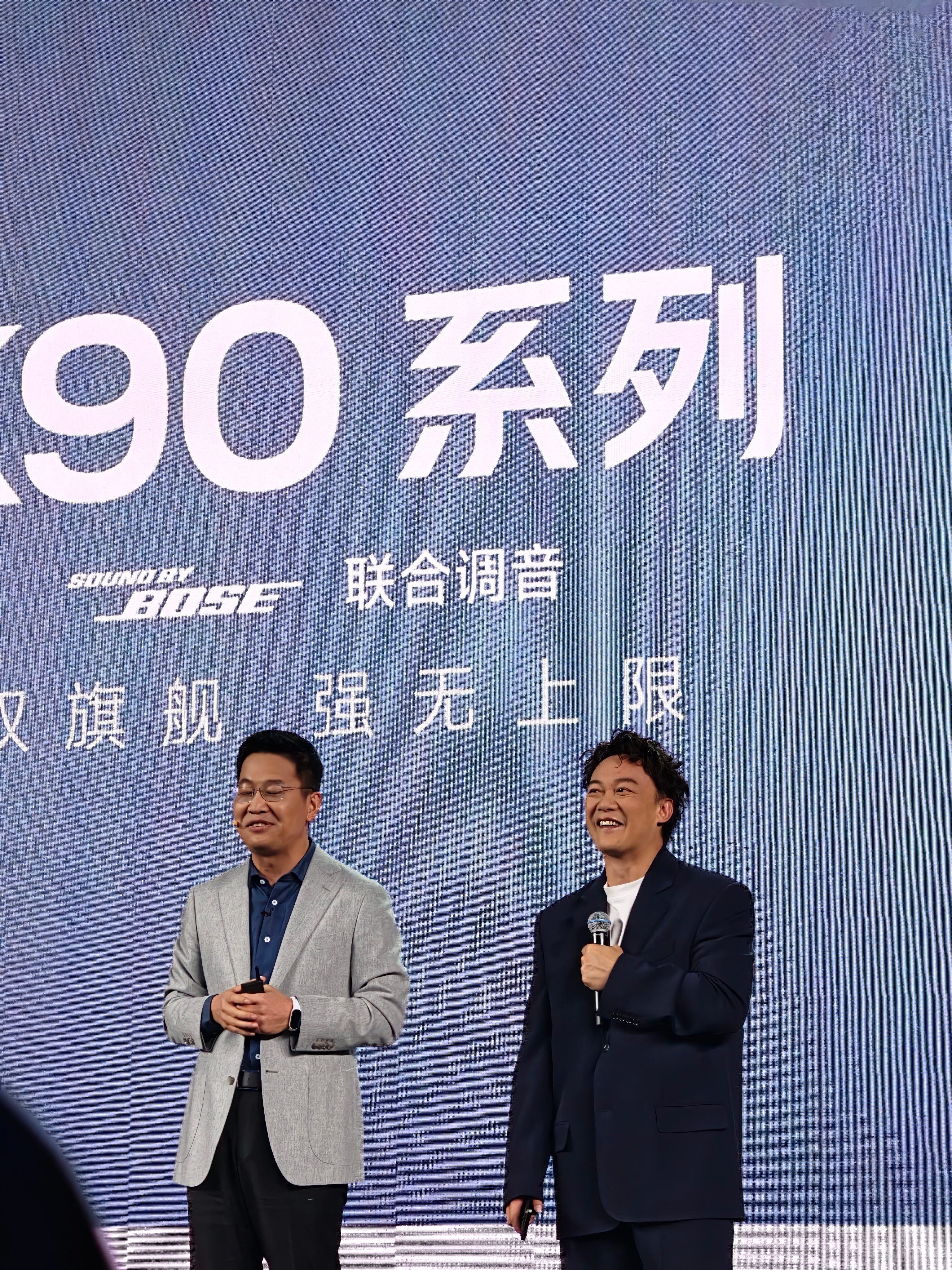 陈奕迅空降红米K90发布会今天真是来着了，陈奕迅带着新版的 K歌之王来到了红米发