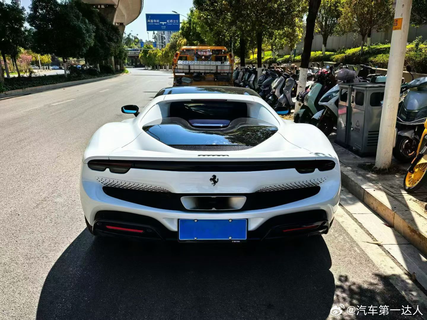 法拉利296 GTB，原车红色贴膜，高定版配色 