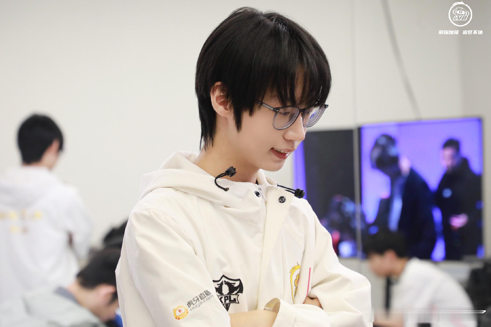 暖阳来都来了一起来支持暖阳选手明天的比赛吧