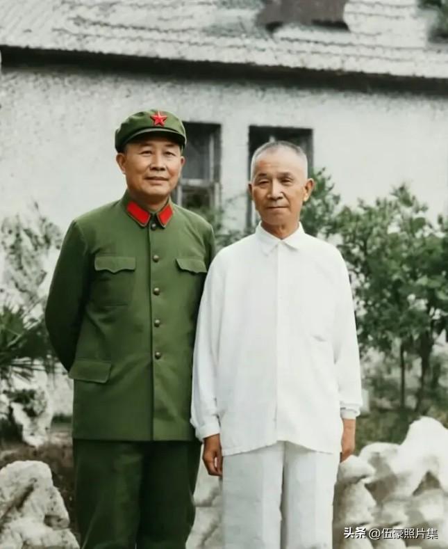 上世纪七十年代初，粟裕大将与时任江苏省军区第二政委、江苏生产建设兵团第二政委钟国