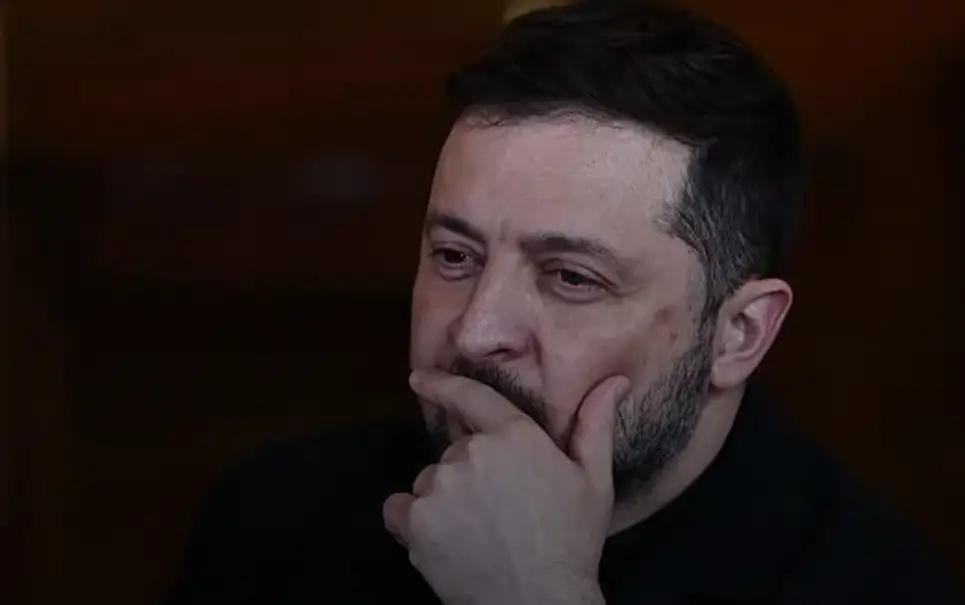 一边是对着德国总理求武器援助，一边是自家1亿美元腐败大案炸锅，泽连斯基的2025