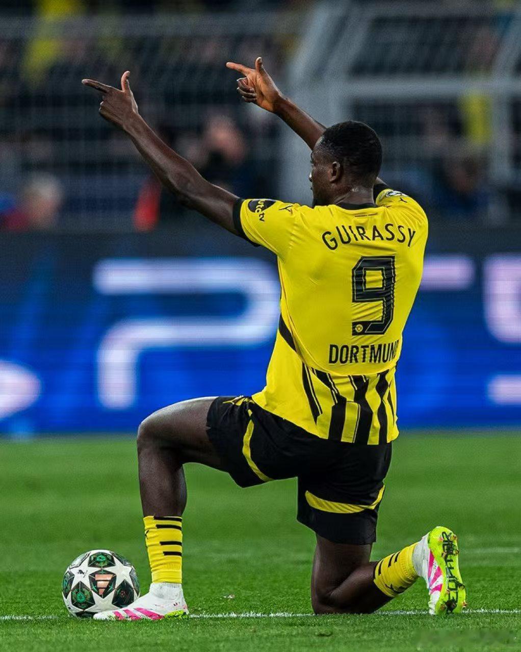 多特蒙德黄黑普鲁士 💛🖤塞尔侯·吉拉西的名字在巴塞罗那，BVB关于赫克托·福