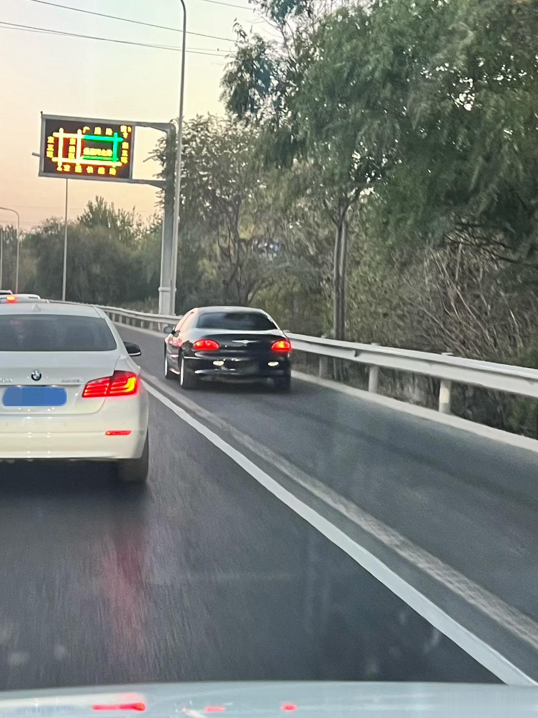 嚯，克莱斯勒-协和[开学季]！记得这车进来时配2.7 V6+4速手自一体，要价差