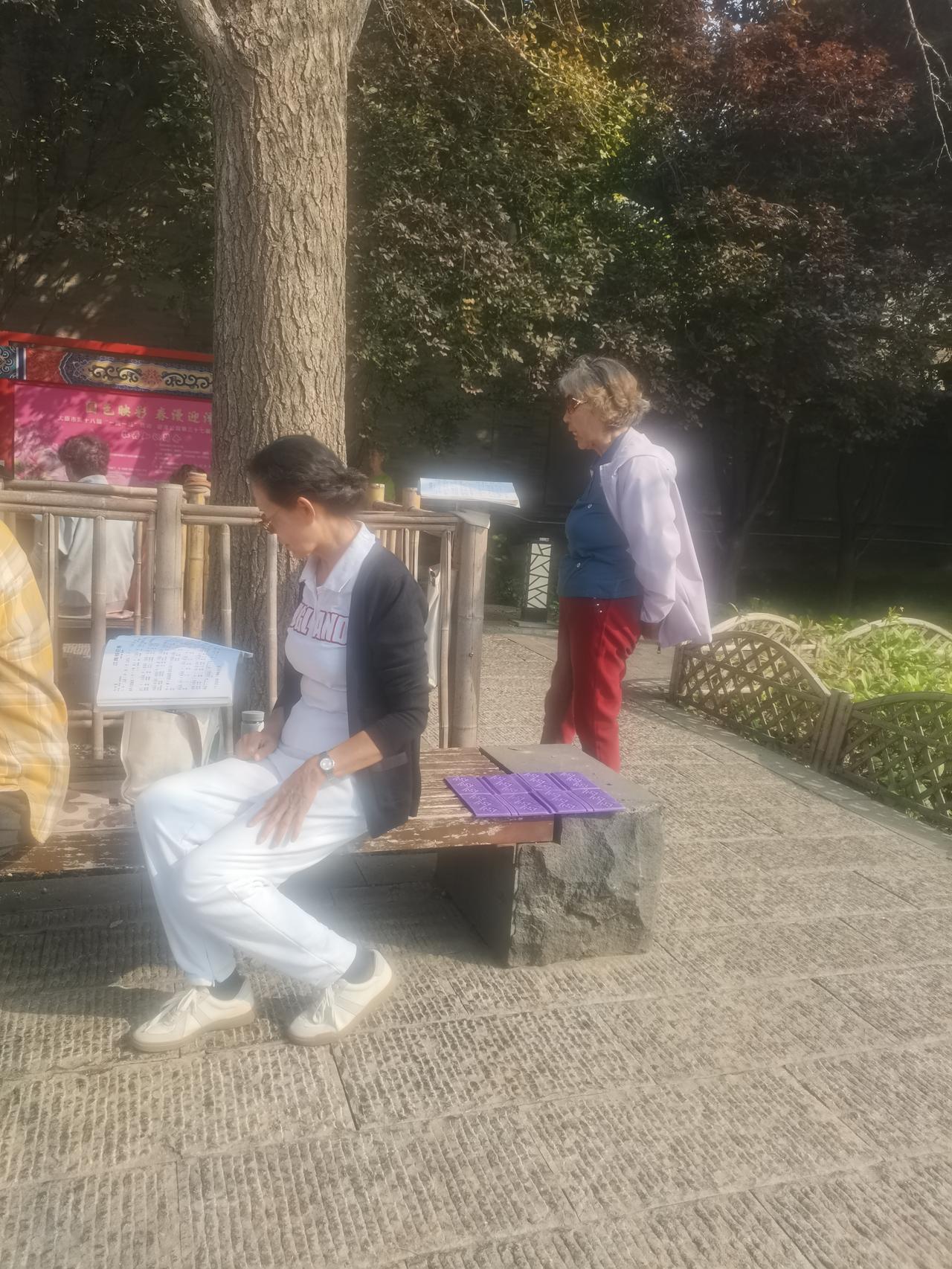 '
人生经历就是写作的源泉，假如你能写出你的成长史，一篇一篇有逻辑思维的写，有故