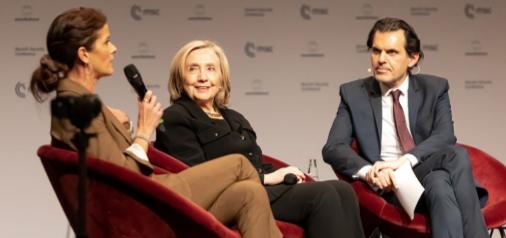 家人们，今天国际上又有新动静了，美国前国务卿希拉里·克林顿刚发文，直白说了本周末