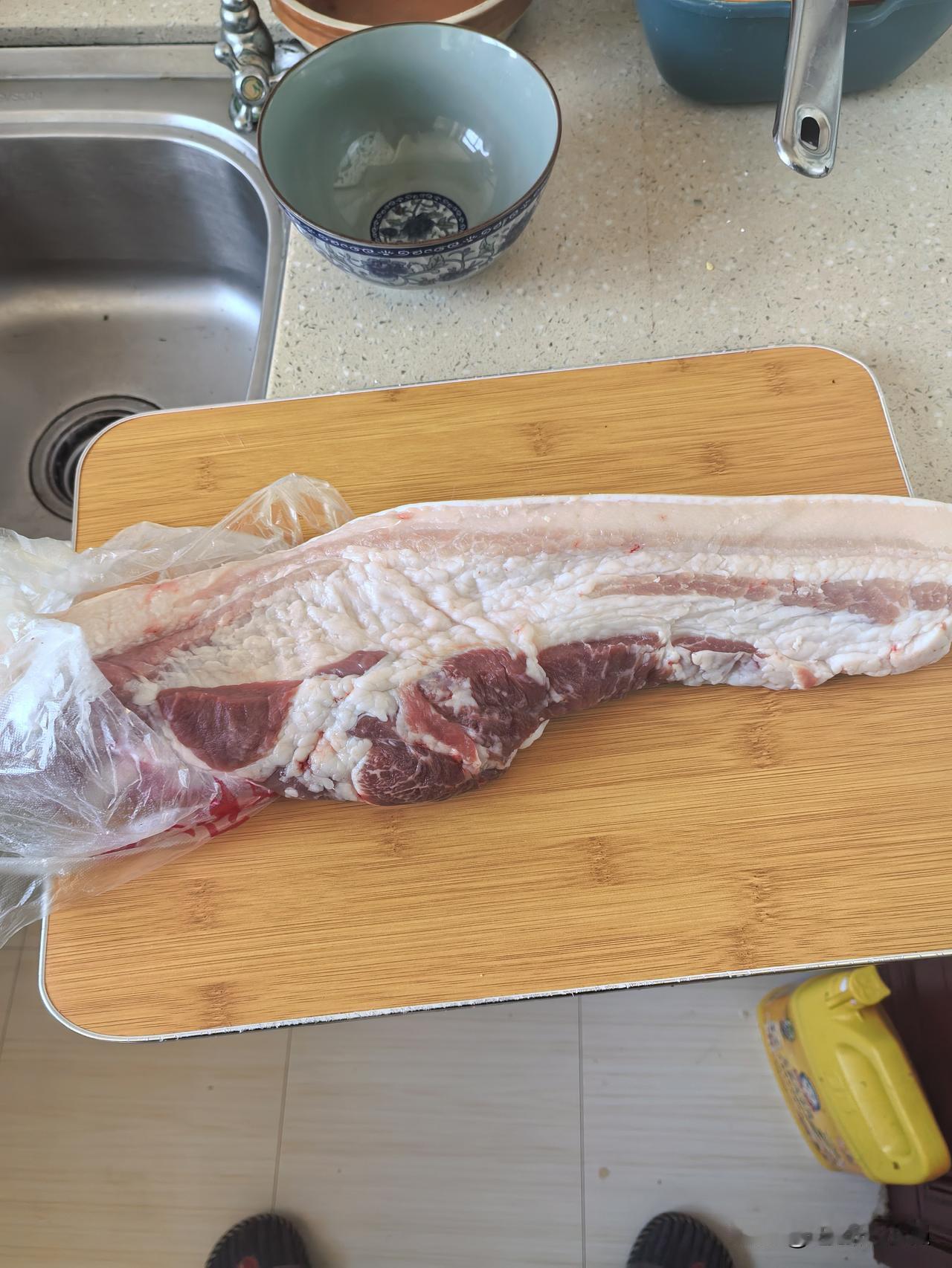 我的天呐，我的老爸买的也太多了吧，家里就两个人，他今天还在外面吃饭，买这么多干什