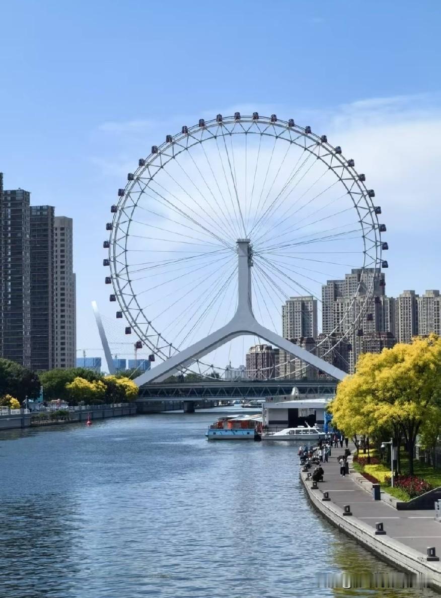 近日，天津一位25岁的公务员很是苦恼，爱情被父母反对的苦恼。

他说:

“我是
