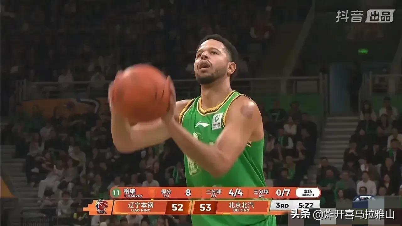 辽宁男篮很可能裁掉“美国胡明轩”。
辽宁队小外援哈维最近几场表现太菜了，
1、v