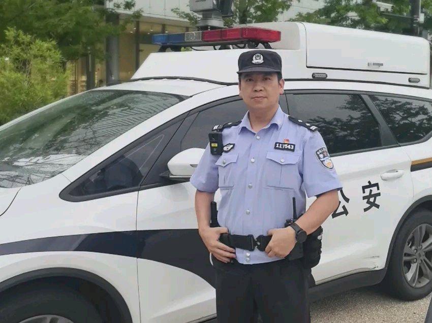 这事儿听起来真让人唏嘘。养了30多年的儿子，不工作不结婚就算了，还因为晚饭吃菜吃