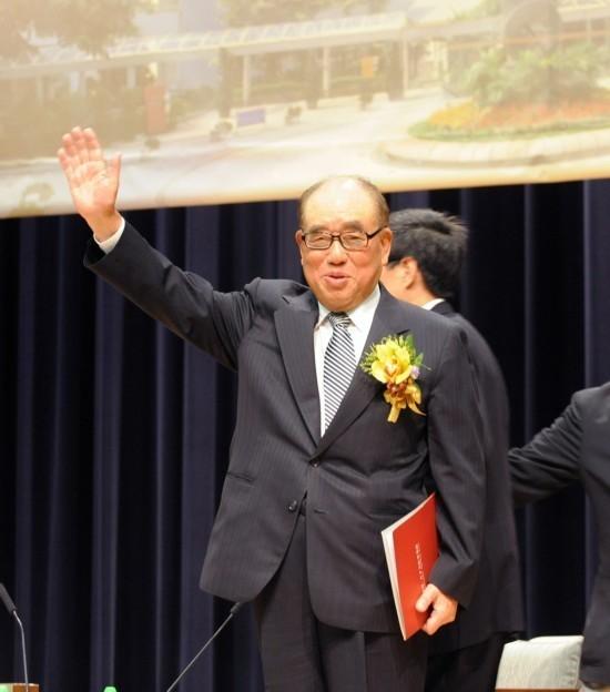 台湾退役将领郝柏村表示：不少人都说解放军战力已居亚洲首位，但在他看来，更该琢磨的