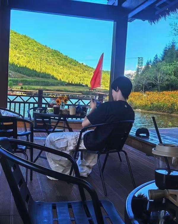李煜东回家还看网课，太努力了[doge][doge] ​​​