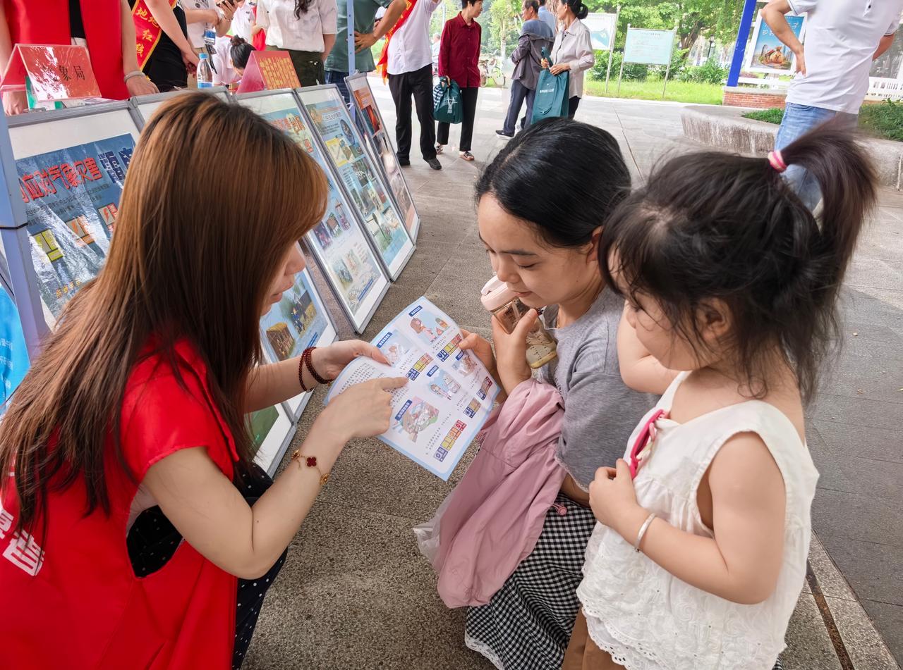 5月12日上午，漳州市南靖县气象局按照县防灾减灾救灾委员会办公室统一安排，在江滨