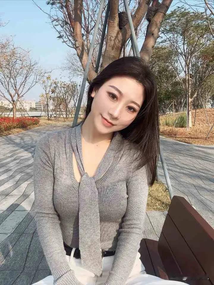 晨光里收势，吐纳间，一身浊气随云远，心若空山新雨。