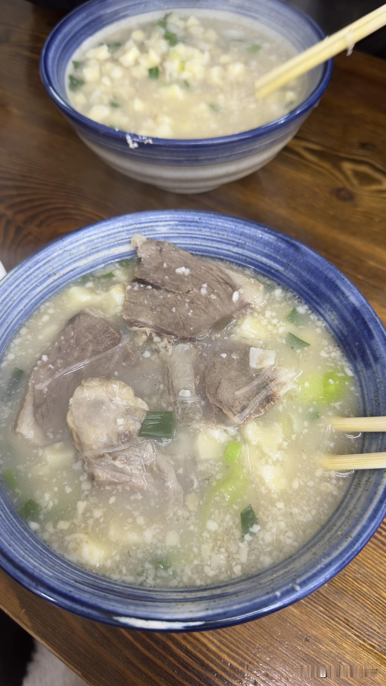西安第一顿早餐——羊肉泡馍，和下雪天真配#来西安吃什么# #打卡西安美食圈#