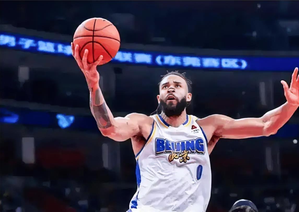 有一说一，今日米奇和麦基根本不在一个级别！！
 
米奇：本场比赛上场24分钟，投